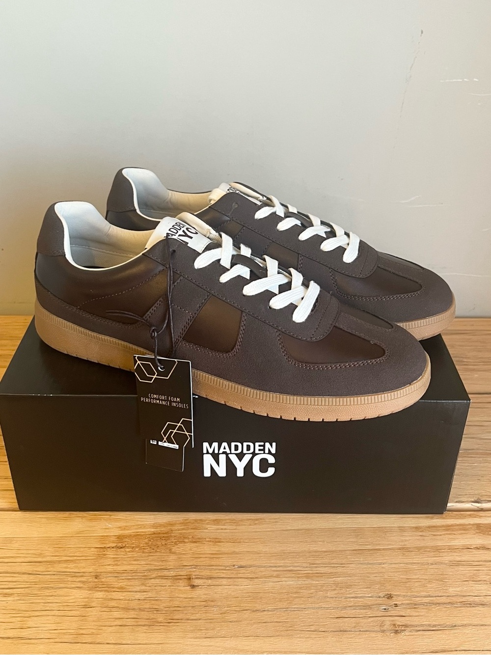 NIB Madden NYC Comfort Lace-Up Sneakers in dark brown